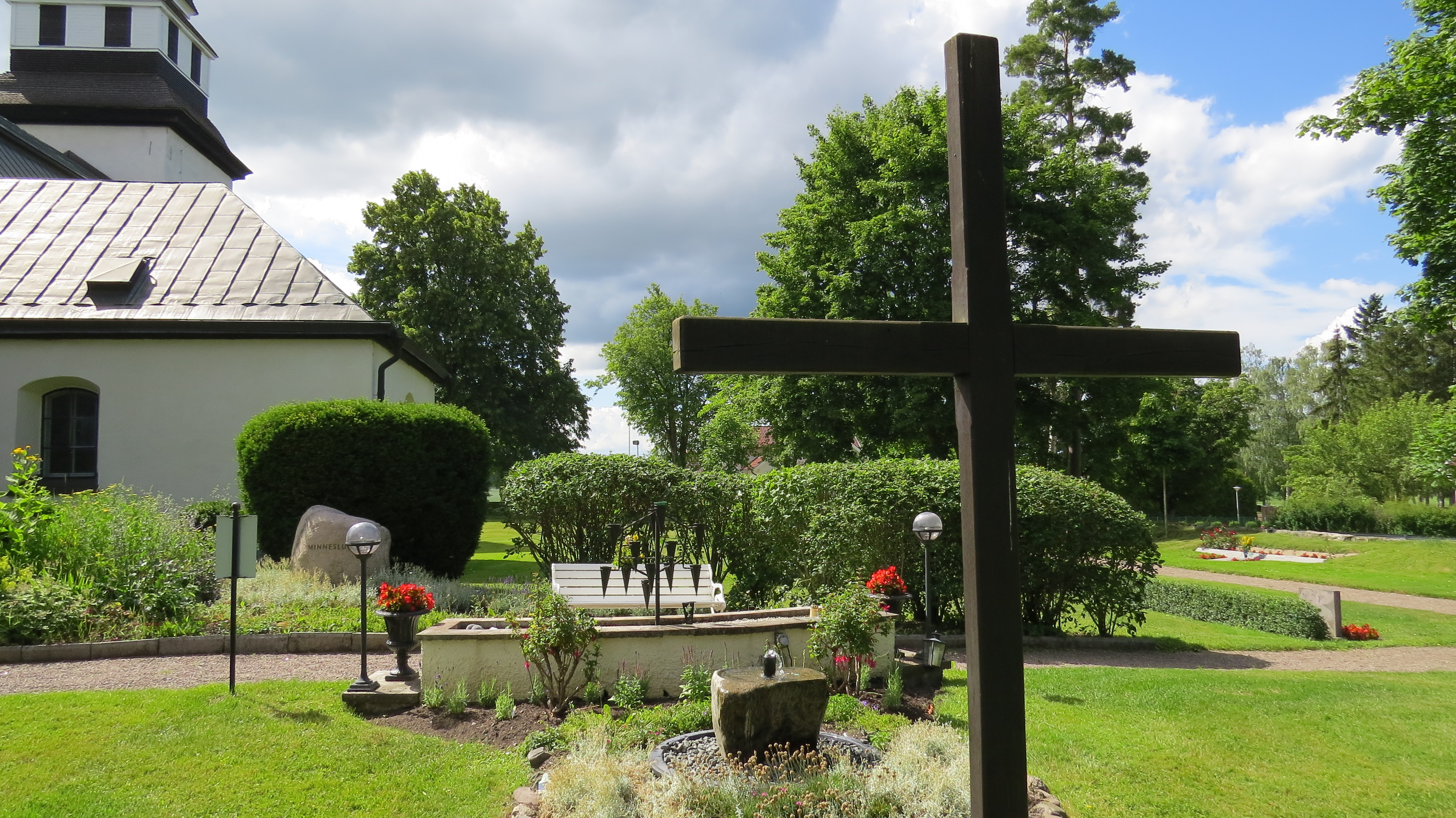 Vikingstads kyrkogård