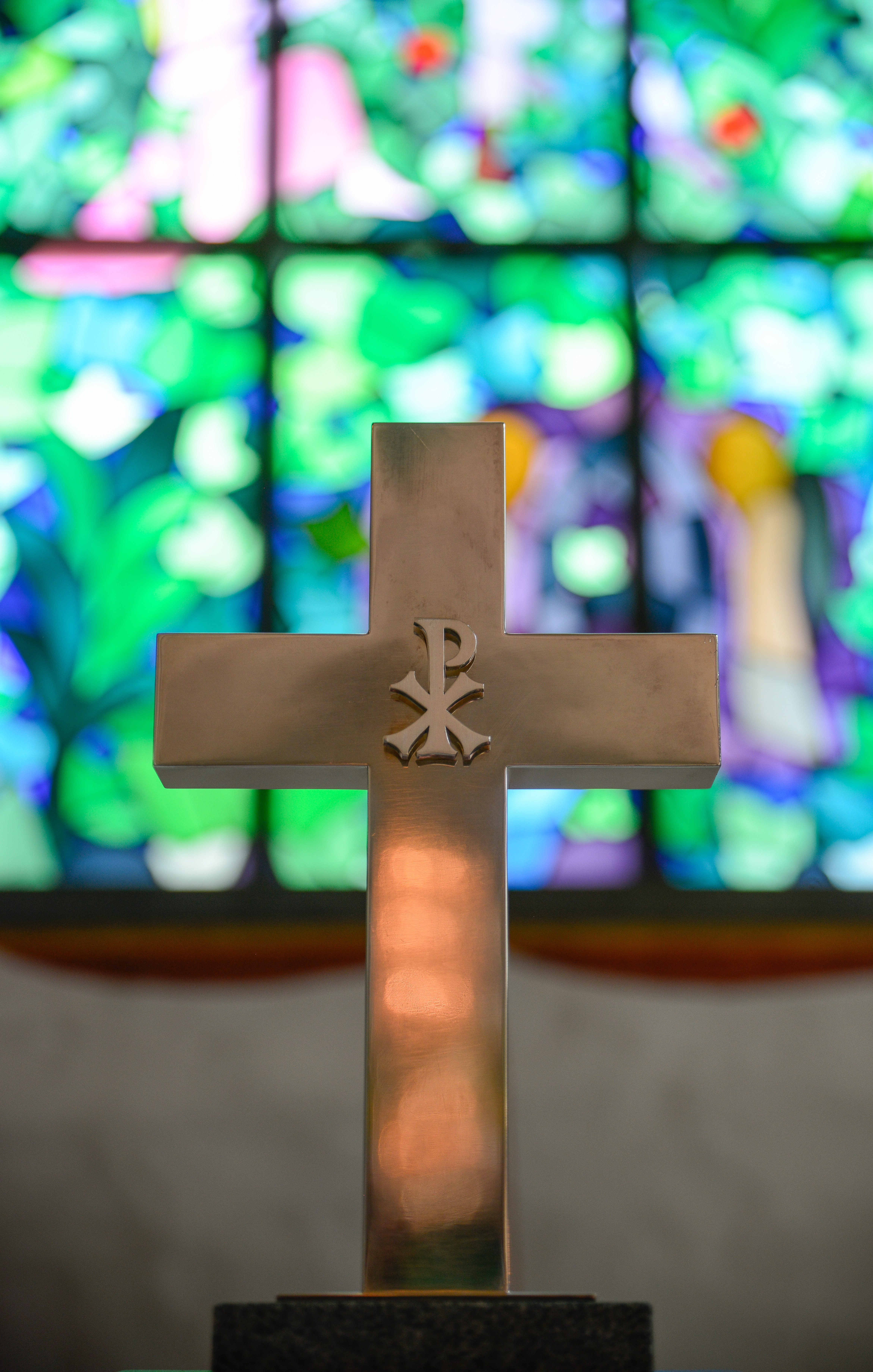 Korset på altaret i Backens kyrka, Umeå. 