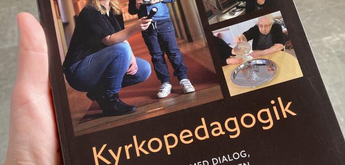 Nu finns en pedagogisk handbok som guidar till hur en kyrka kan visas på ett kreativt och pedagogiskt genomtänkt sätt. Med hjälp av boken går det att skapa upplevelsevandringar som vuxna och barn kommer ihåg länge.