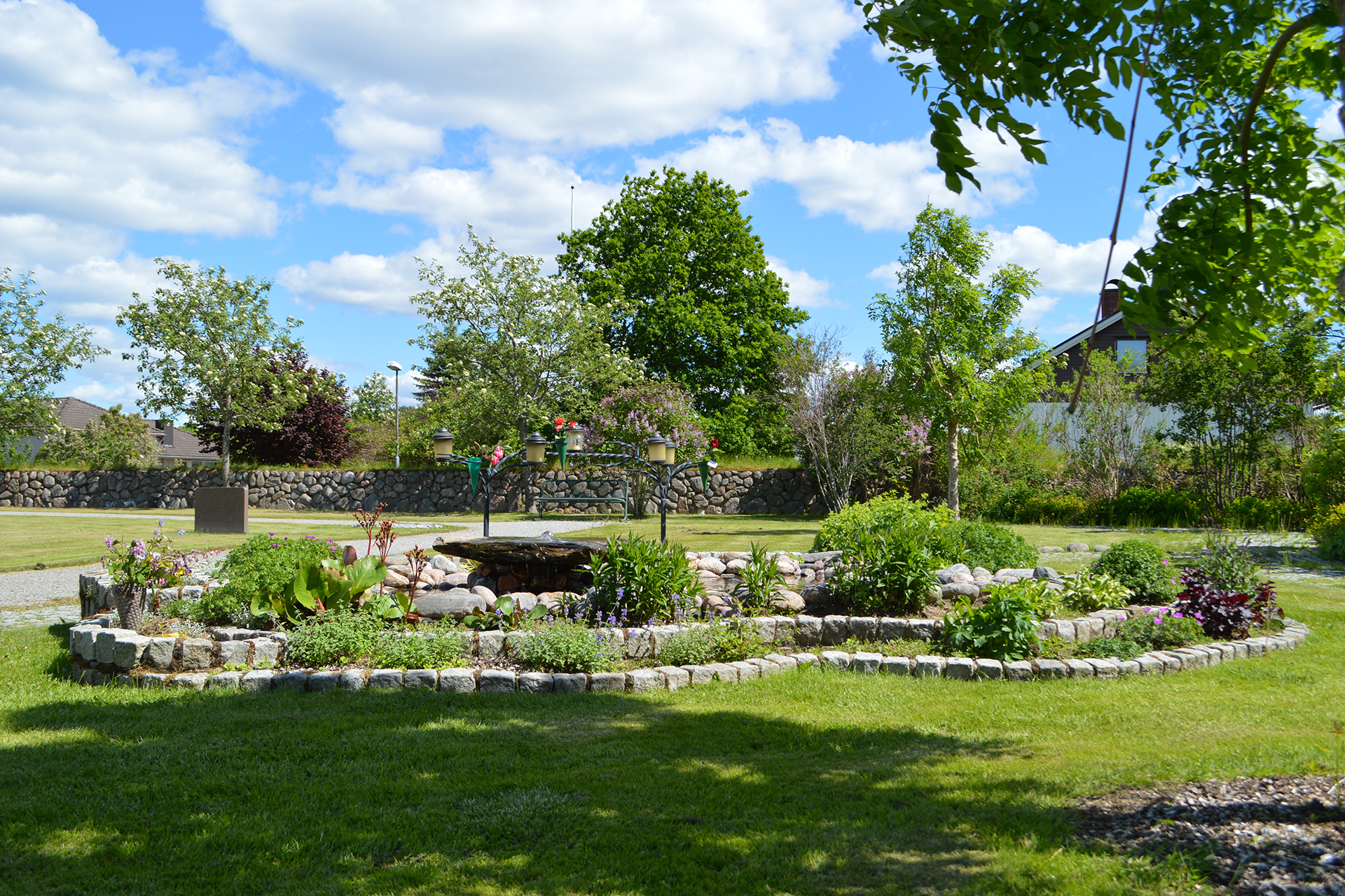 Minneslund vid Jörlanda kyrkogård