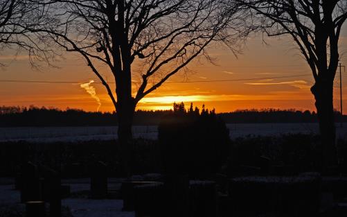 Solen på väg ner, Smedstorps kyrkogård