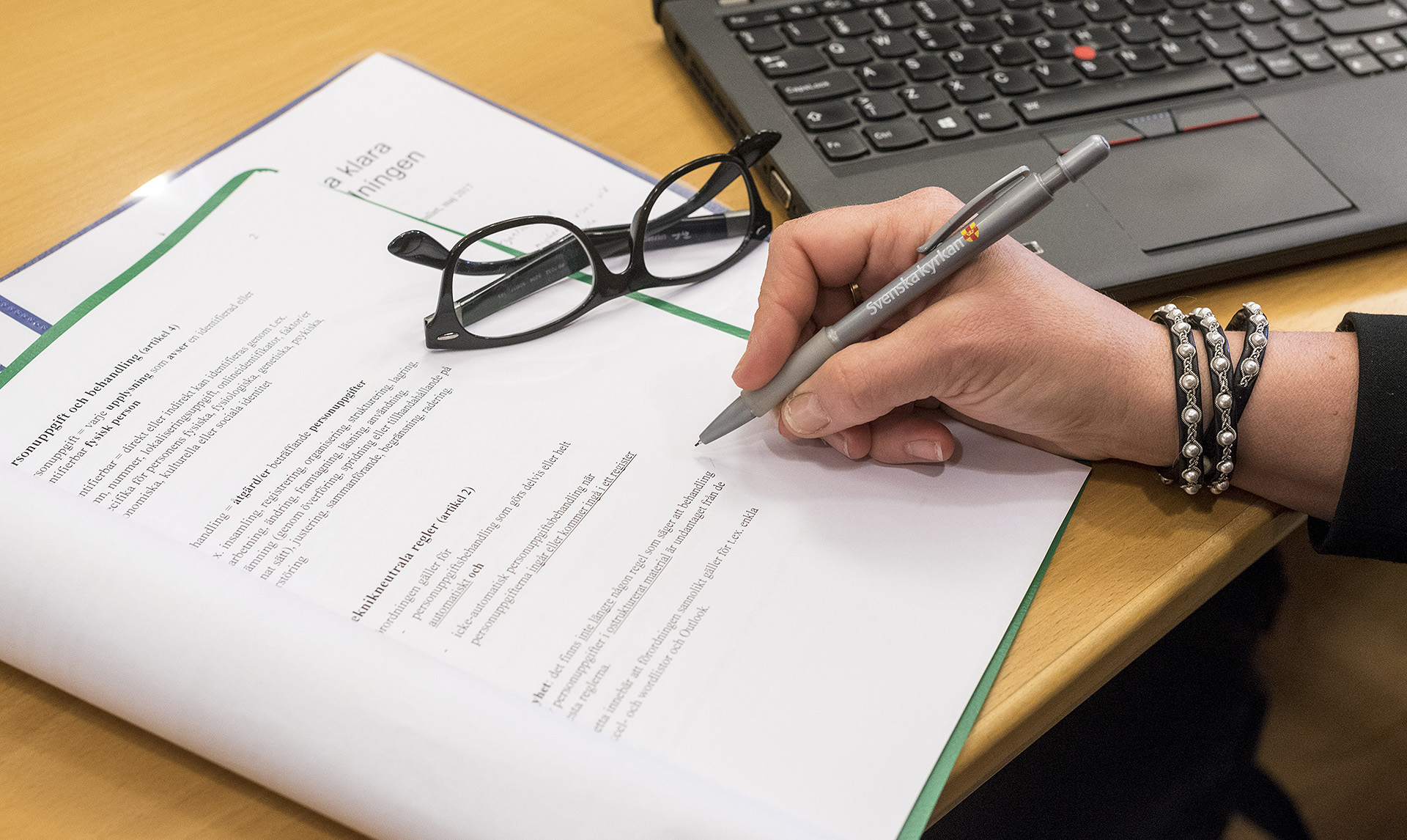 Hand skriver, administration