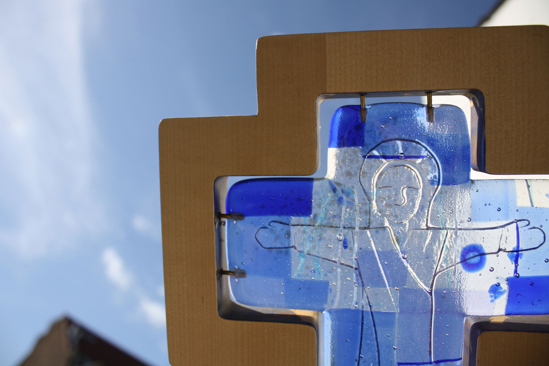 processionskorset fotograferat utomhus