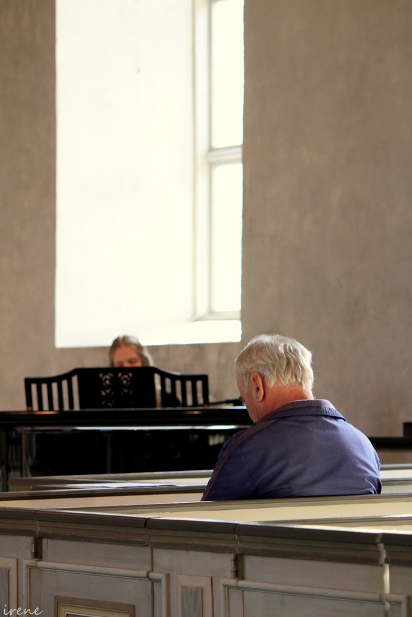 Ensam och tillsammans. Diakoni vill skapa respektfulla möten i utsatta livssituationer