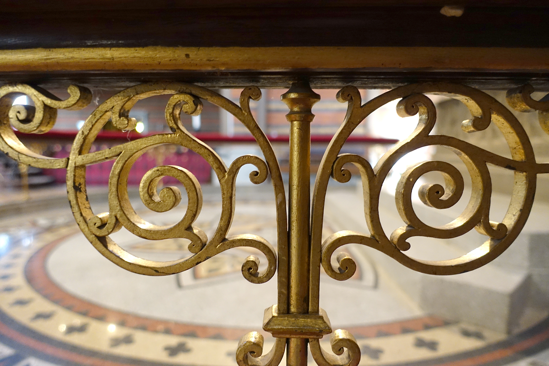 Bild på smidesdetaljer på korringen.