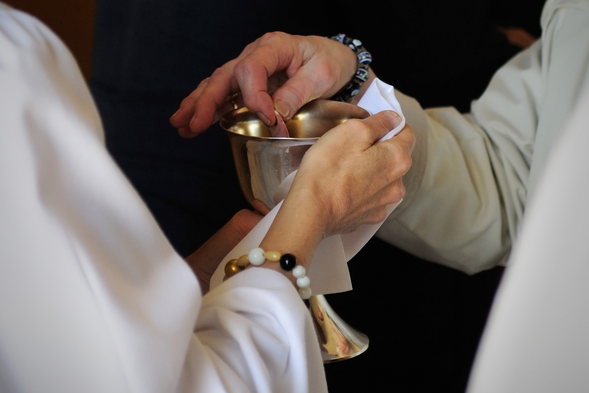 Brödet och kalken, vi firar nattvarden.