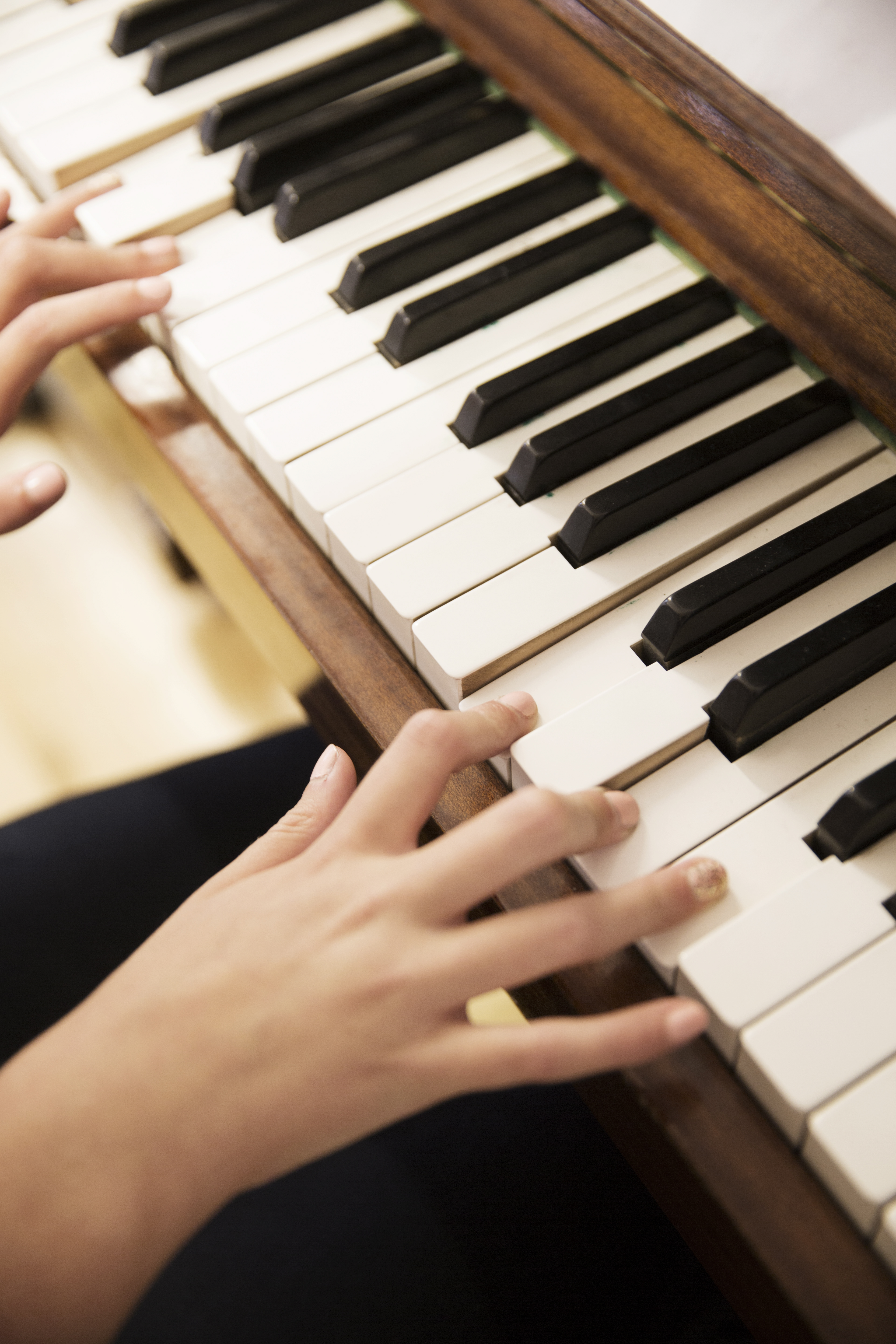 händer piano