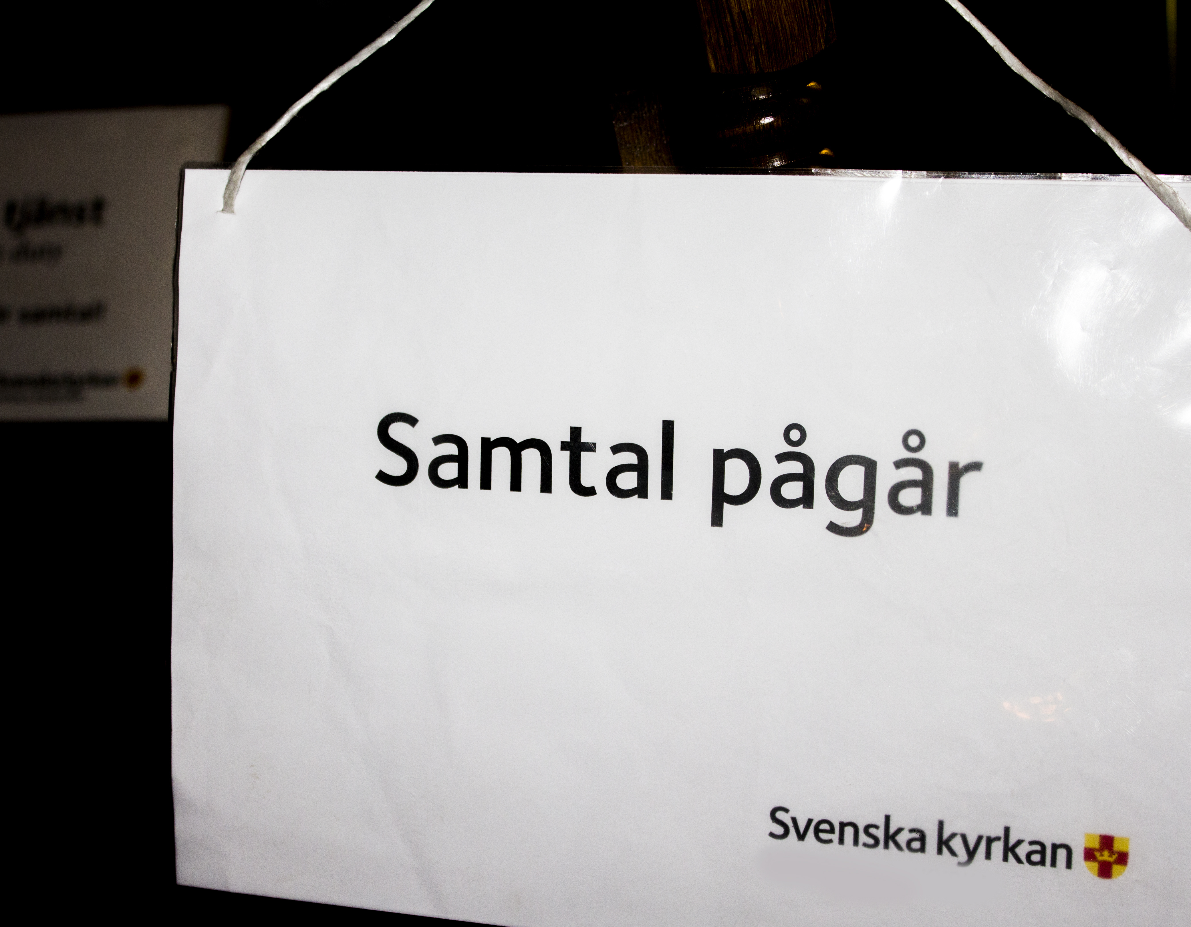 Skylt som visar att samtal pågår