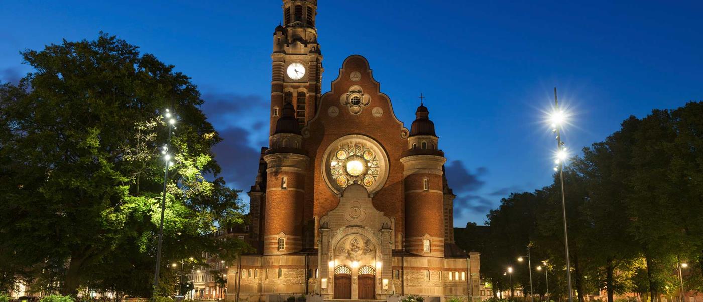 Kvällsbild av S:t Johannes kyrka i Malmö