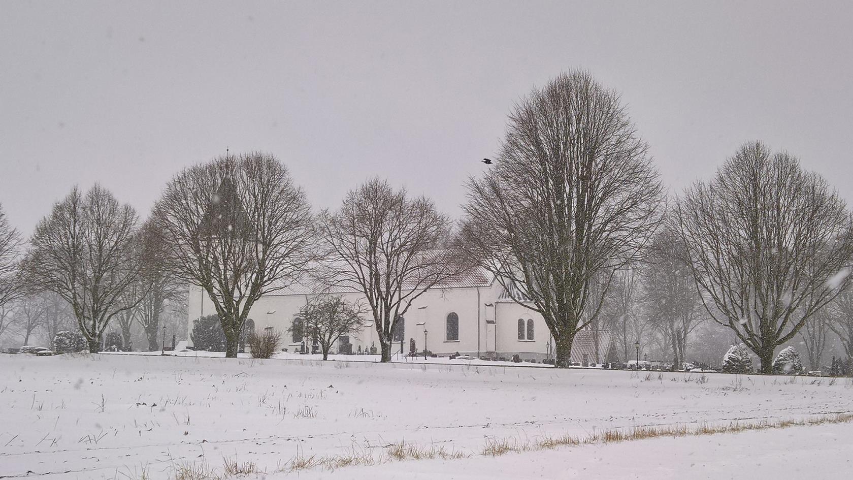 Smedstorps kyrka i vinterskrud