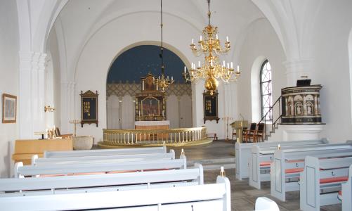 Interiör, Smedstorps kyrka med altaret i bakgrunden