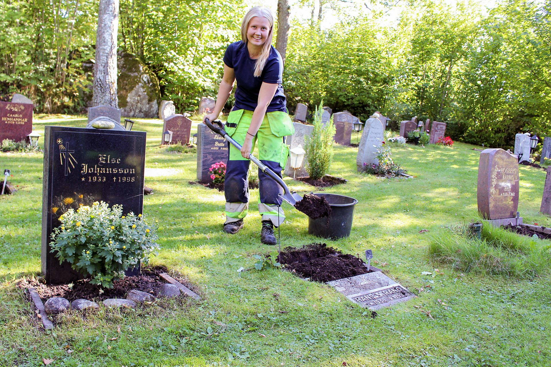 Bild på sommarjobbande ungdom