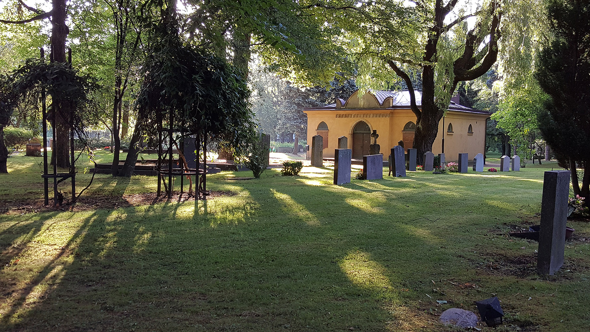 Stampens kyrkogård, vid kapellet