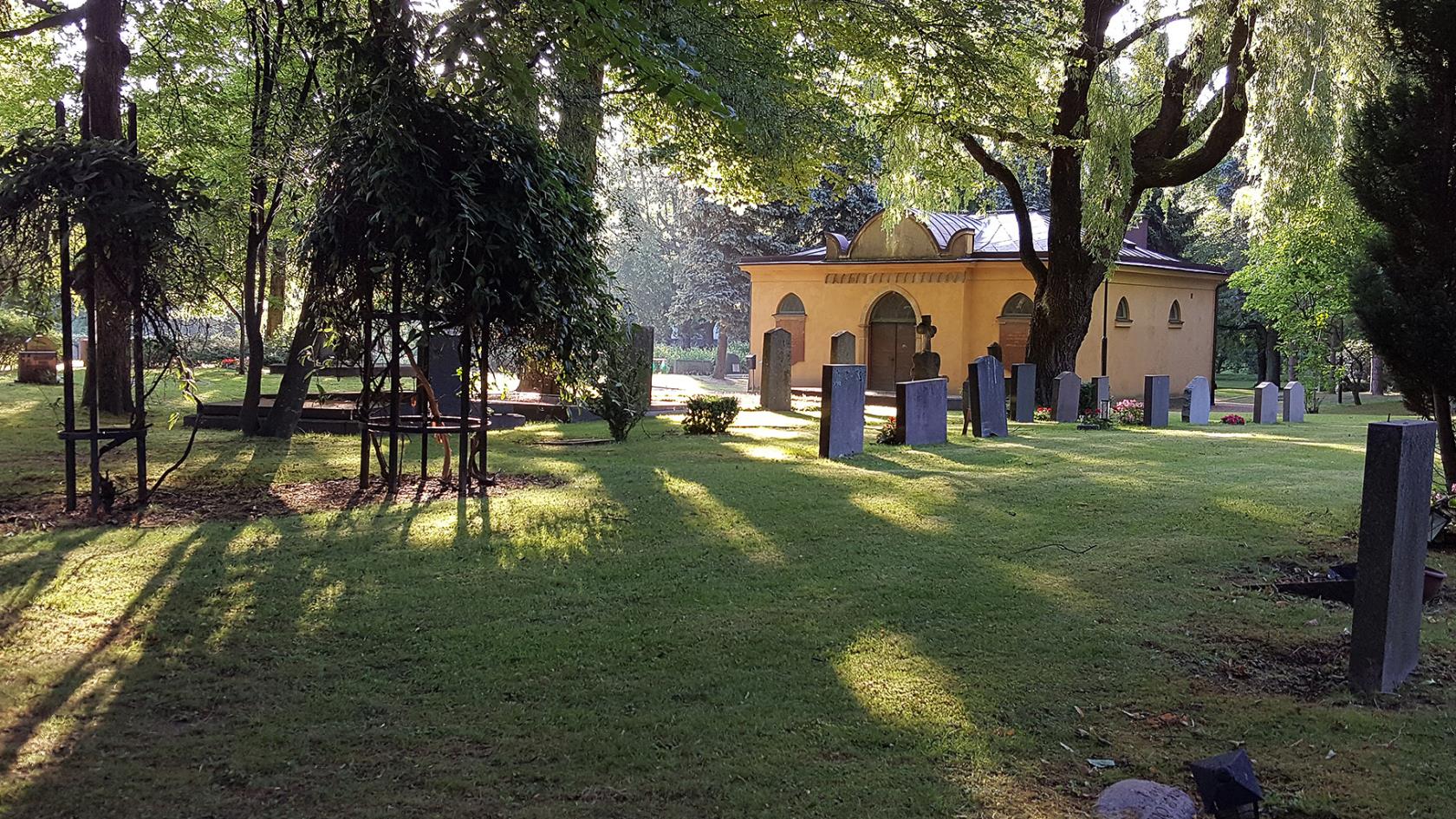 Stampens kyrkogård, vid kapellet