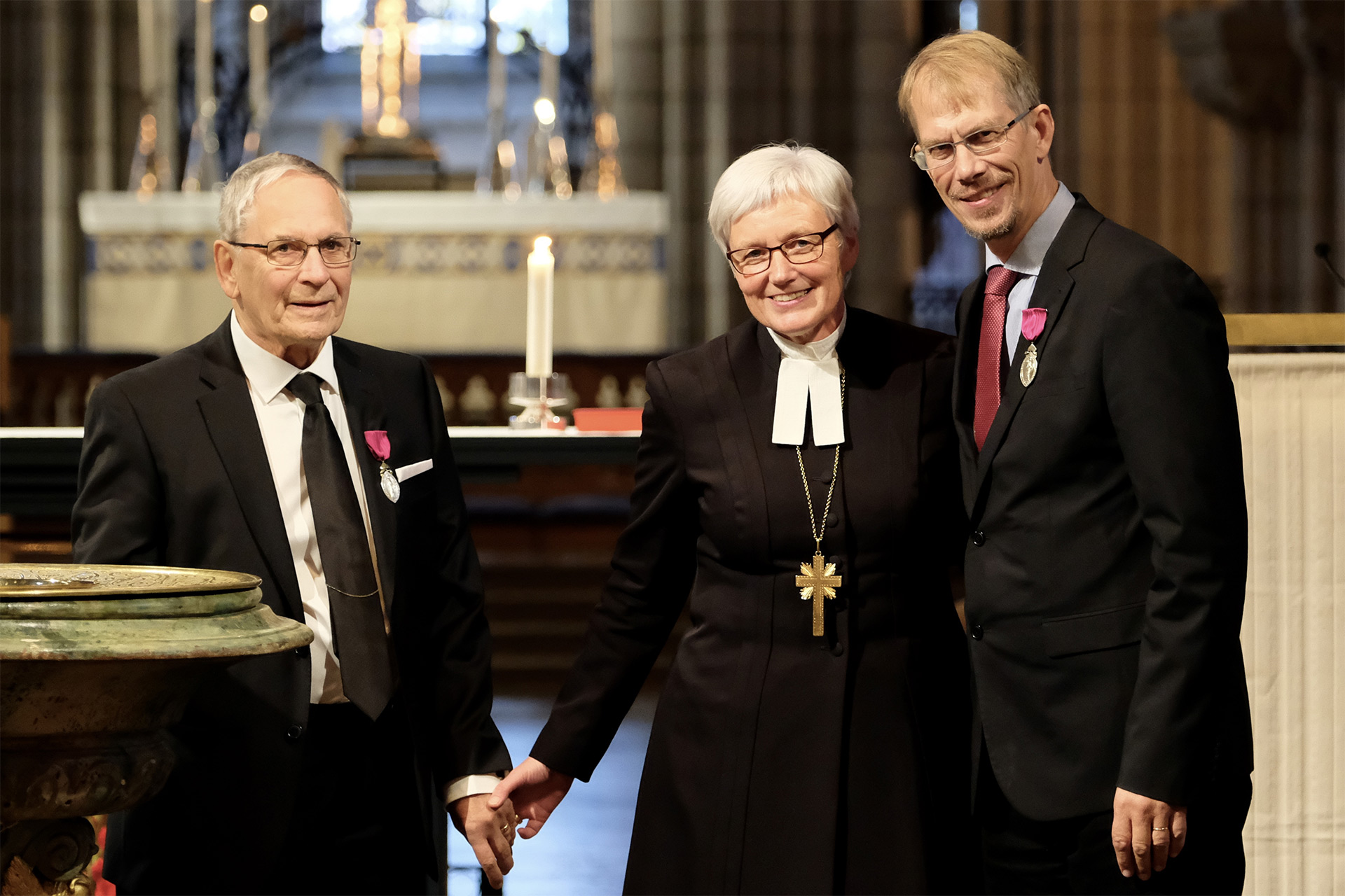 Stefansmedaljörerna Ragnar Norrman och Johannes Söderberg tillsammans med ärkebiskop Antje Jackelén i Uppsala domkyrka 2 oktober 2018.
