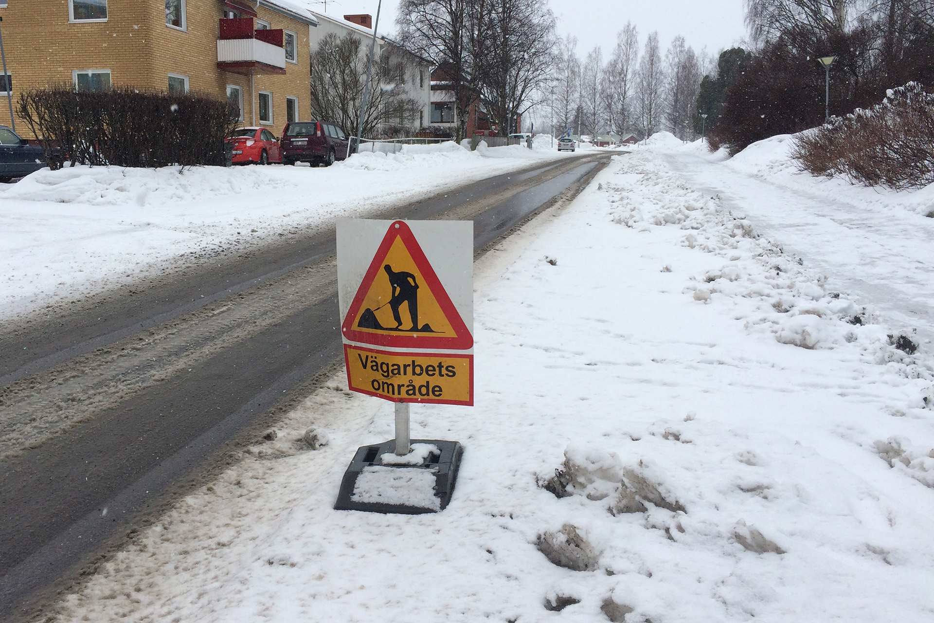 Skylt för Vägarbetsområde längs Strandplan. 