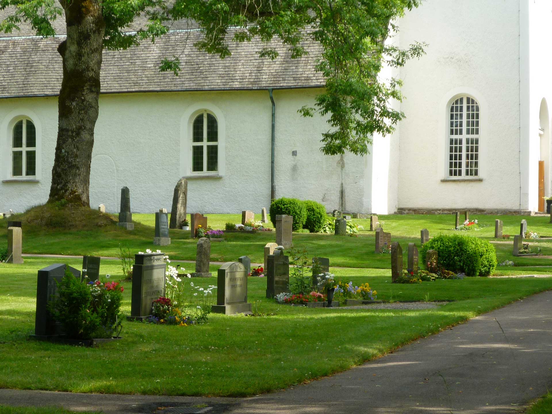 Västra Tunhems kyrkogård